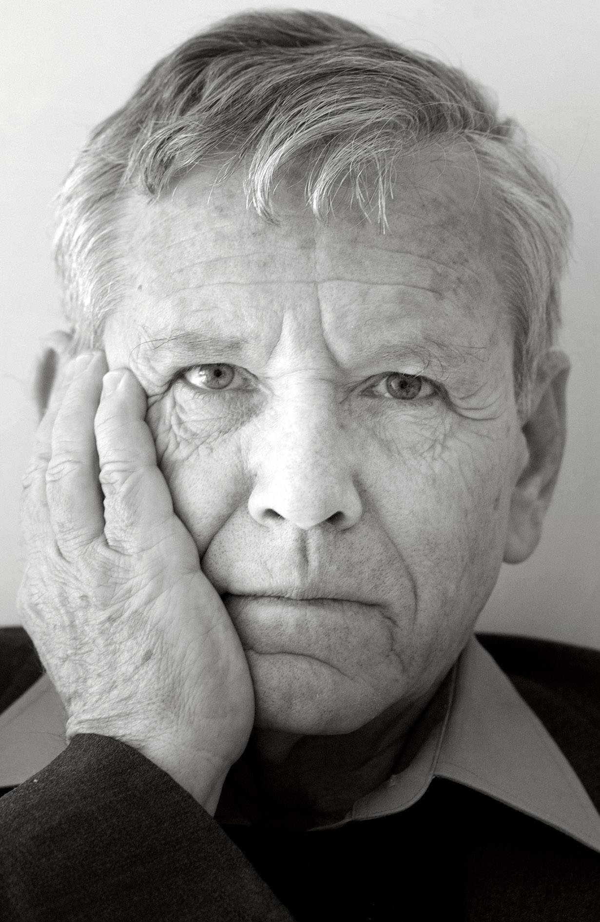 Amos Oz, morto all'età di 79 anni lo scrittore israeliano