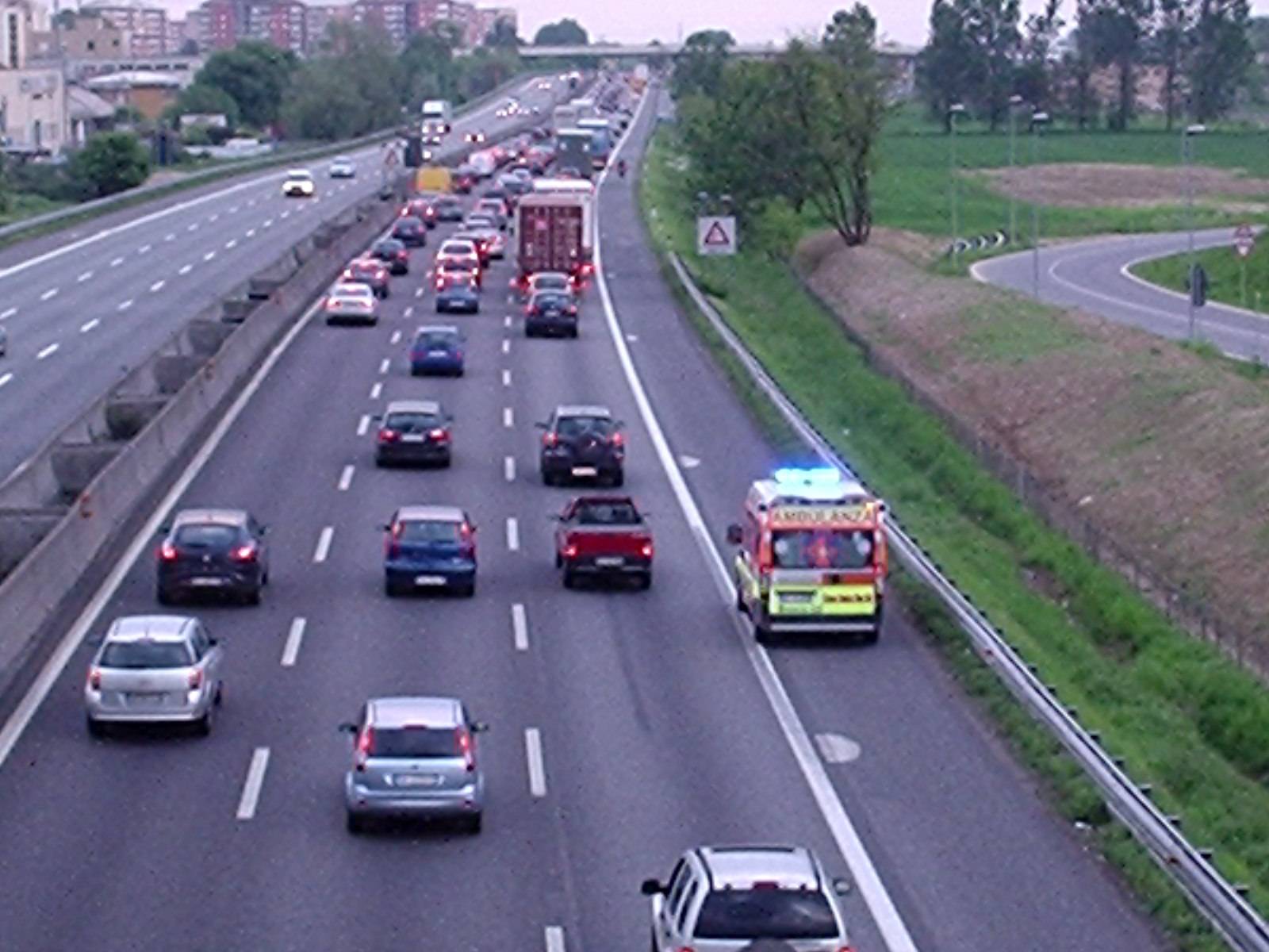 Incidente A1, lunghe code e traffico tra Parma e Campegine