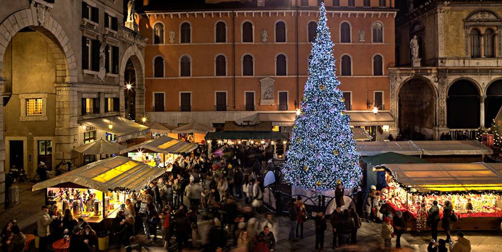 La movida in Italia e i suoi aperitivi nelle feste natalizie