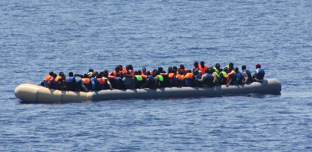 Migranti, barcone in avaria con 100 persone a bordo nei pressi di Misurata