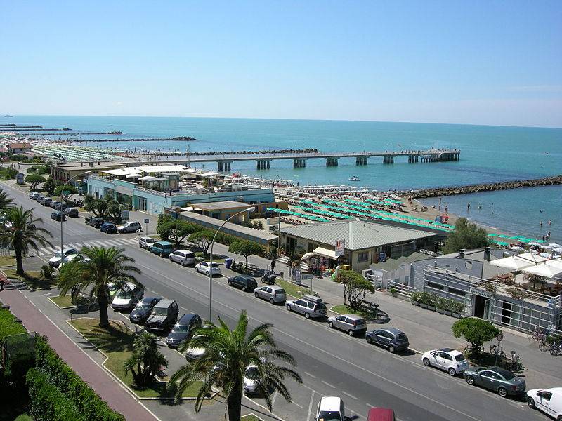 Marina di Massa Sedicenne Accoltellato