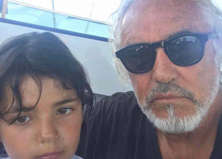 Flavio Briatore al settimanale Oggi afferma di non voler mandare il figlio all'Università. Lo formerà lui.