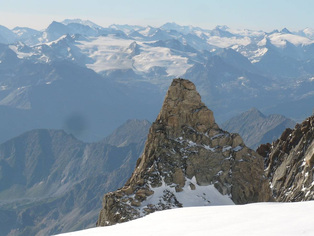 Aosta, scontro elicottero - aereo da turismo sul ghiacciaio del Rutor: 4 morti