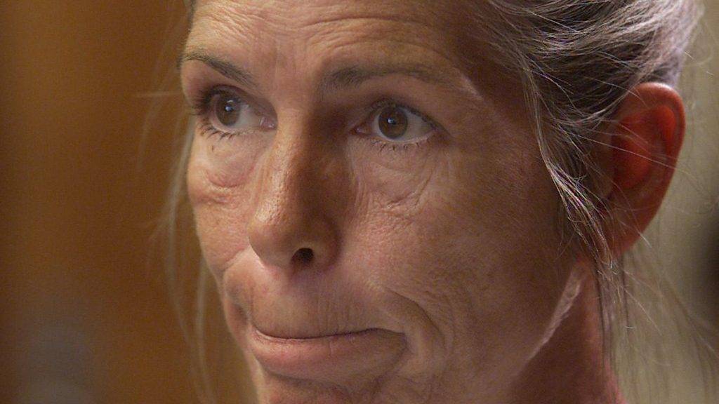 Leslie Von Houten, l'ultima seguace del sanguinario Charles Manson ha chiesto nuovamente la libertà vigilata. La donna fu coinvolta nell'assasioniodi Leno LaBianca e sua moglie Rosemary