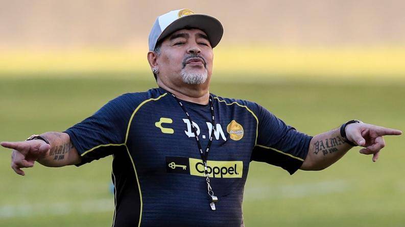 Maradona dalla clinica Olivos fa sapere che va tutto bene