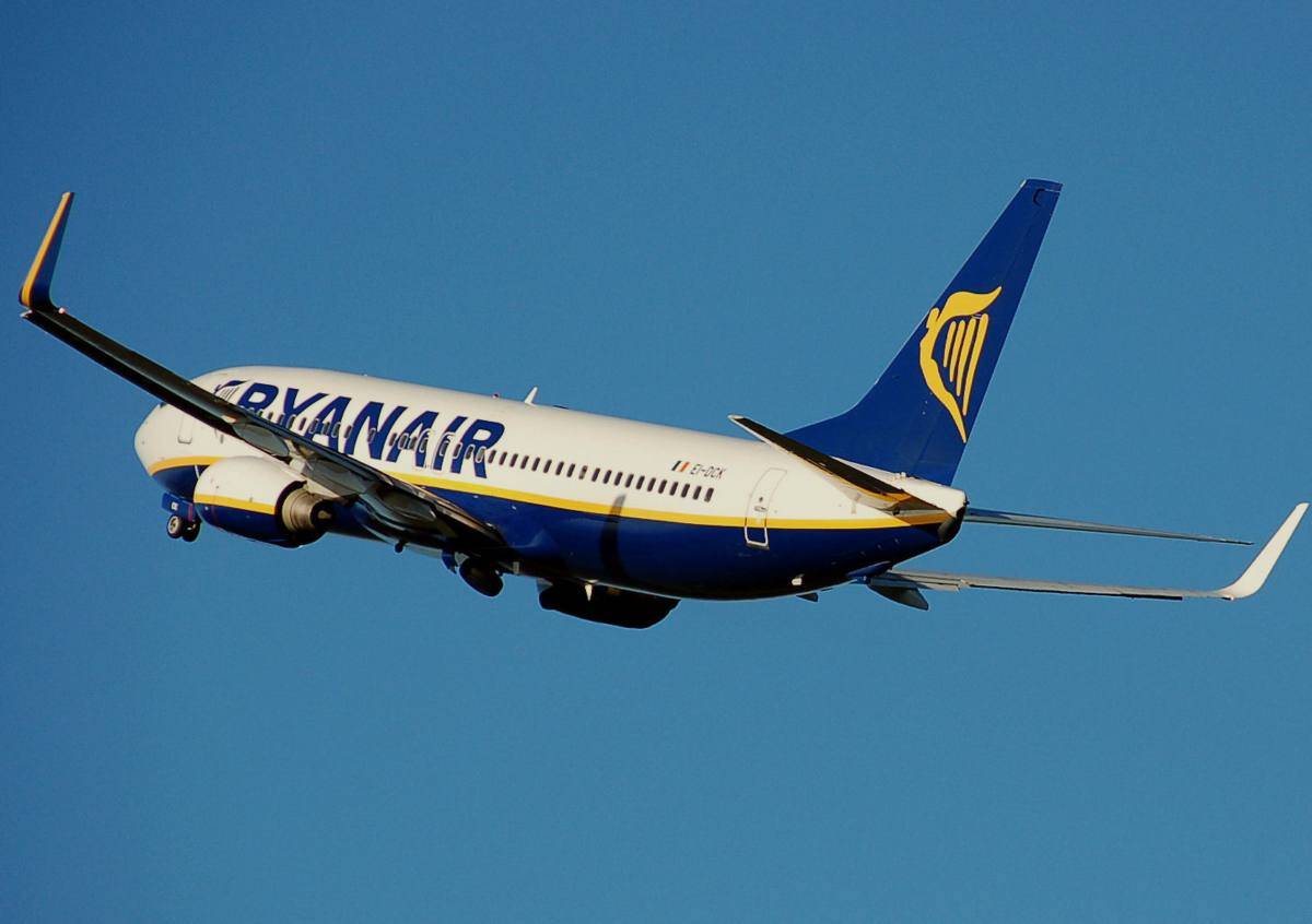 ryanair francoforte bari atterraggio emergenza