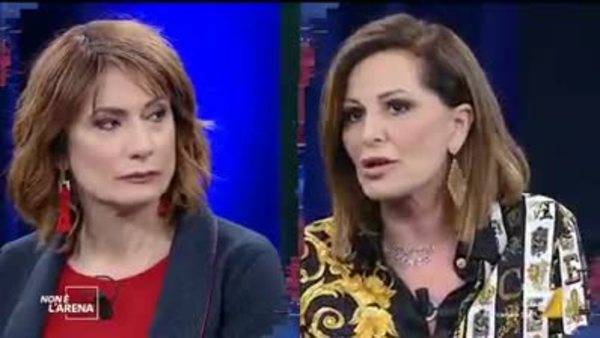 Scontro verbale tra Vladimir Luxuria e Daniela Santanchè al programma "Non è l'Arena". La discussione si sarebbe accesa dopo che Luxuria ha parlato della lezione di transgender ai bambini di 10 anni