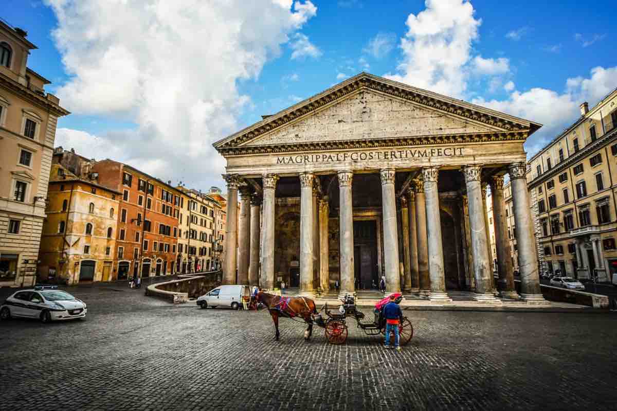 Roma: boom di visitatori ma turismo flop: pronta la polizia turistica