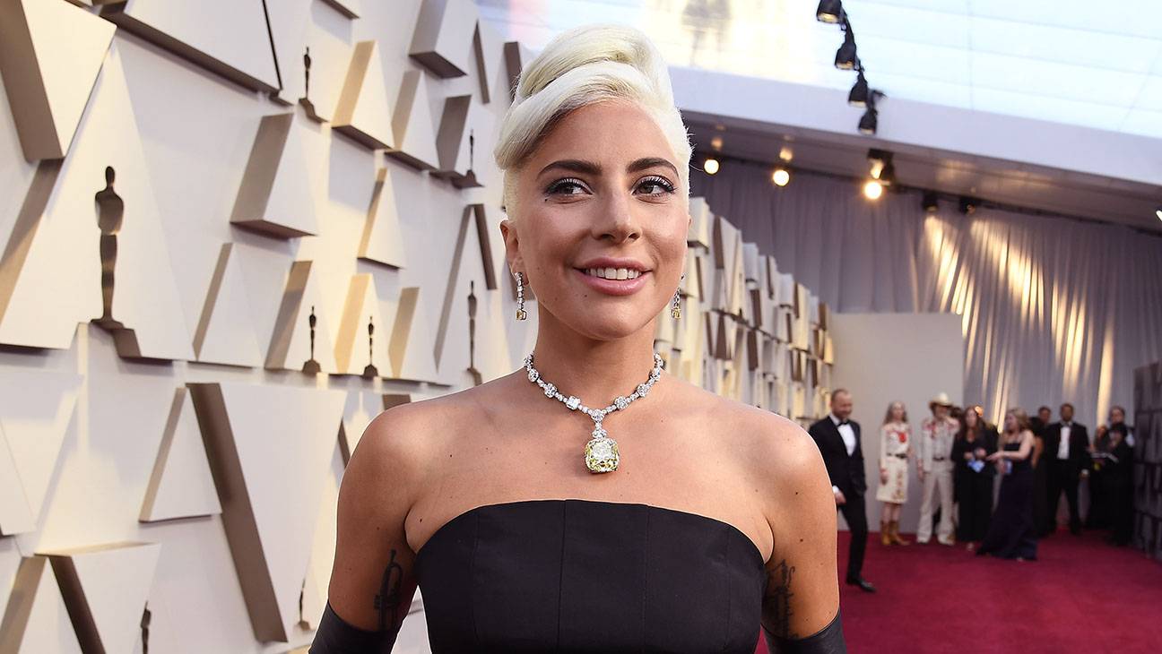 Il brano "Shallow" di Lady Gaga vince l'Oscar 2019. Durante la premiazione l'artista in lacrime ha ringraziato il pubblico e Bradley Cooper