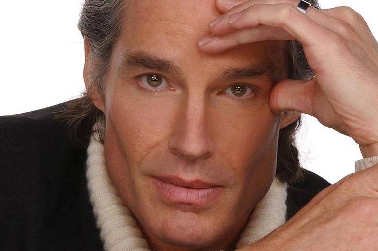 Per la festa di San Valentino, Ron Moss, meglio conosciuto come Ridge Forrester della famosa soap "Beautiful", ha voluto accontentare con qualche selfie alcune sue fan al Centro Commerciale i Gigli