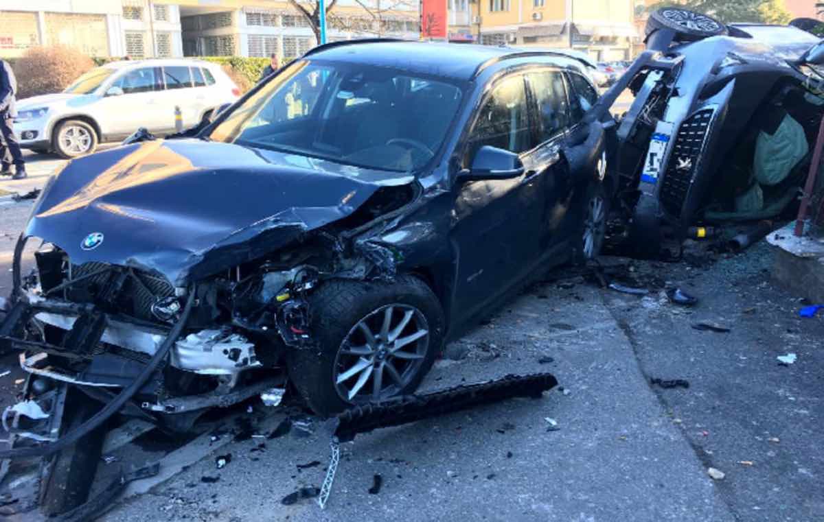 Brescia, via Branze: un malore di un uomo alla guida provoca un incidente