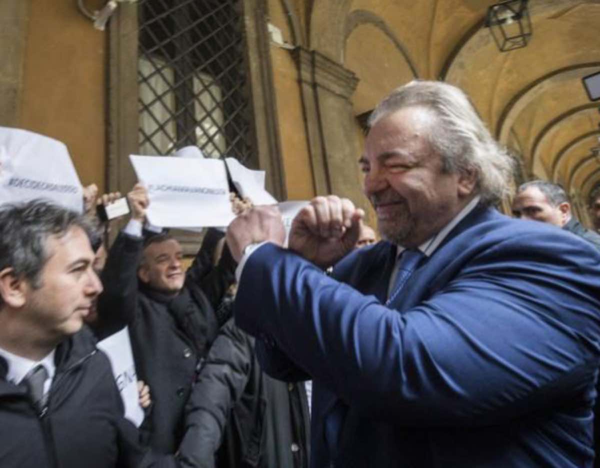 Senatore M5S Giarrusso: "Renzi sarebbe da impiccare"; arriva la risposta