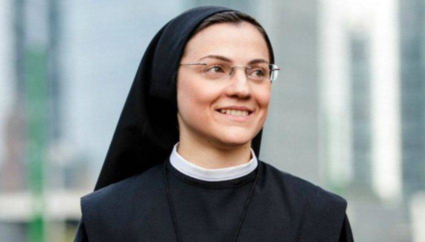 Suor Cristina, dopo la vittoria a "The Voice of Italy", torna per cercare di riconquistare il podio in un programma americano chiamato "The World's best"