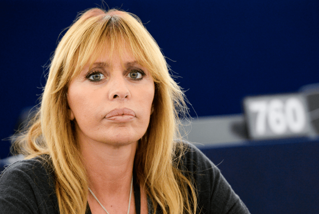 Mussolini: Non toccate le nostre indennità o ci ammazziamo