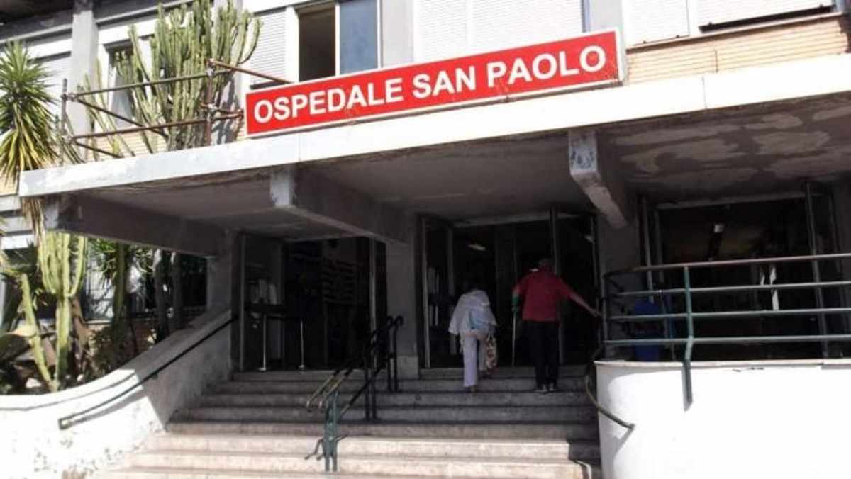 napoli morto ospedale ore attesa 