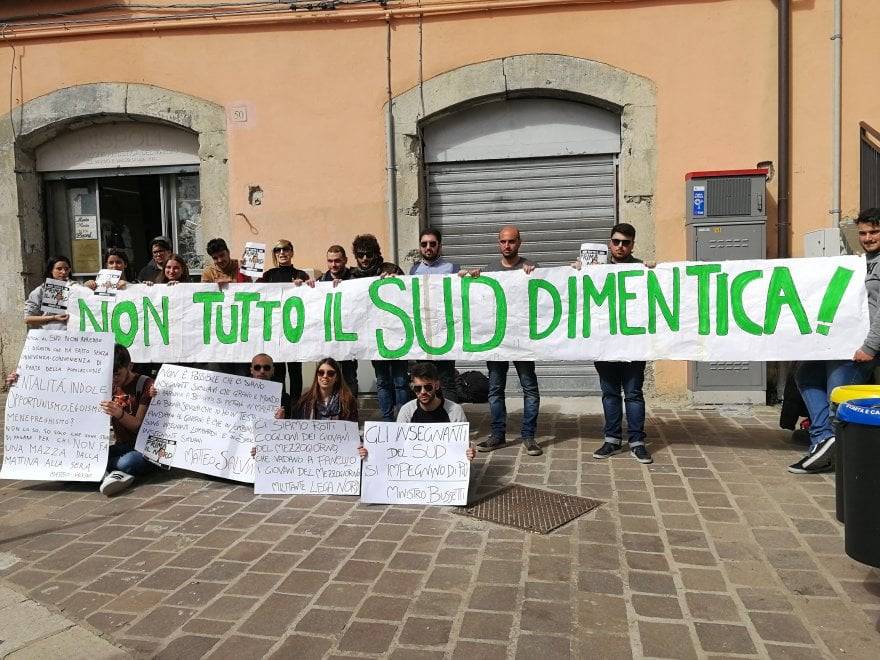 Potenza, Salvini in sostegno del candidato Bardi: contestato da studenti