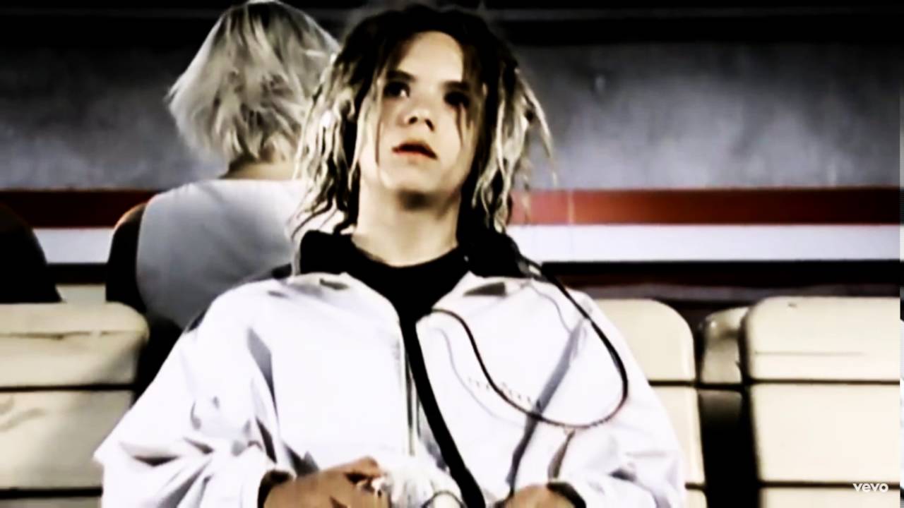 Dopo quasi venti anni un remake del video "Freestyler" dei Bomfunk MC's. Il video che negli anni 90 ebbe un successone è stato rifatto con nuovi particolari