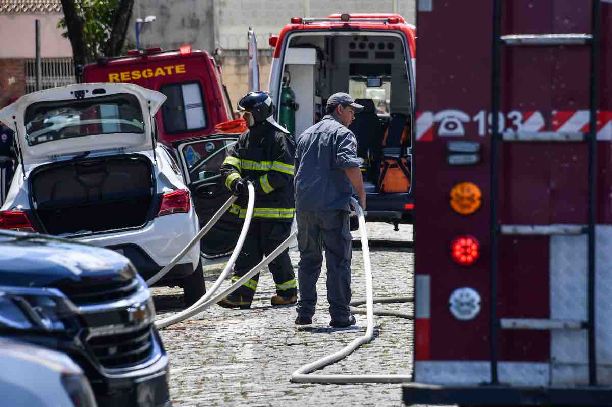 Como, Mariano Comense: grosso incendio in una discarica