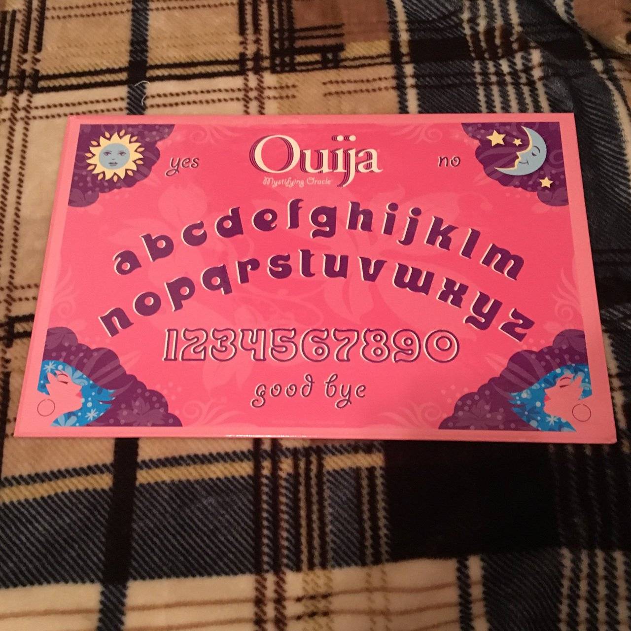 Tante polemiche per Ouija, il nuovo gioco della Hasbro. Secondo alcuni il gioco non farebbe bene ai bambini ma al contrario portebbe disturbi mentali