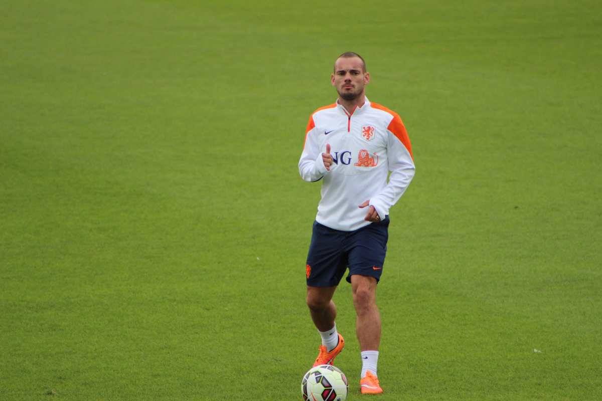 Wesley Sneijder, annuncia il ritiro