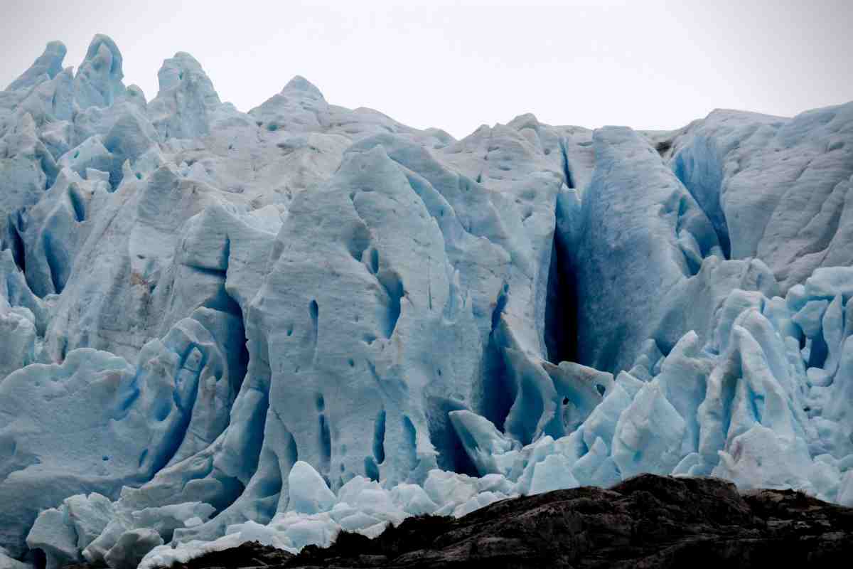 Islanda: si stacca una parte di ghiacciaio, turisti in fuga