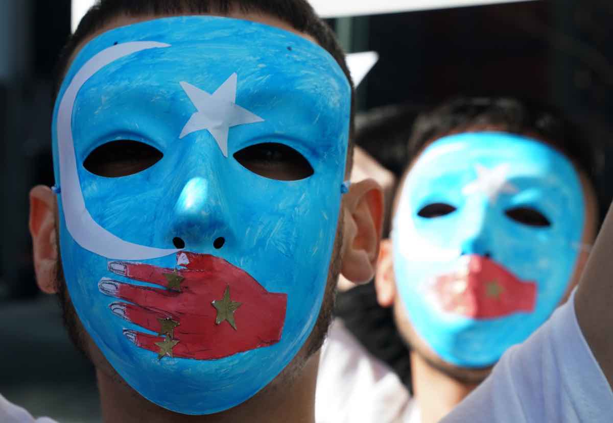 Cina, tecnlogie di riconoscimento facciale per sorvegliare gli Uiguri