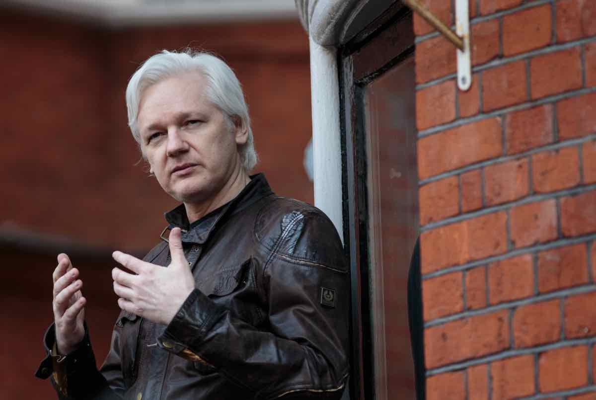 WikiLeaks, Julian Assange arrestato nell'ambasciata dell'Ecuador