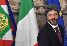 Roberto Fico dedica il 2 giugno a Rom e migranti: scontro con Salvini