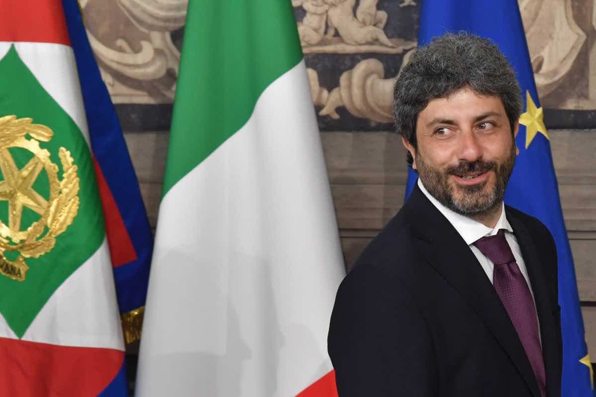 Roberto Fico dedica il 2 giugno a Rom e migranti: scontro con Salvini