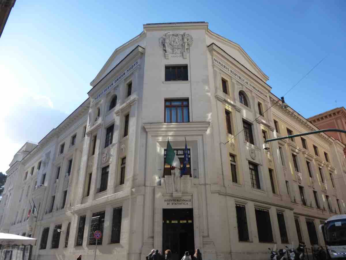 Recessione tecnica, l'Italia è fuori: Pil primo primestre a + 0,2%