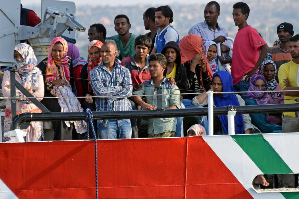 Crotone, 31 migranti arrivati in barca a vela