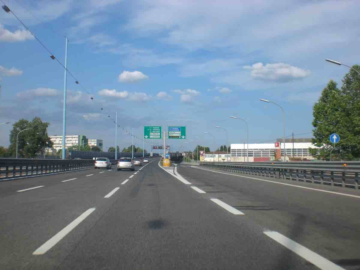 Tangenziale di Napoli, tir perde rimorchio: traffico in direzione Corso Malta 