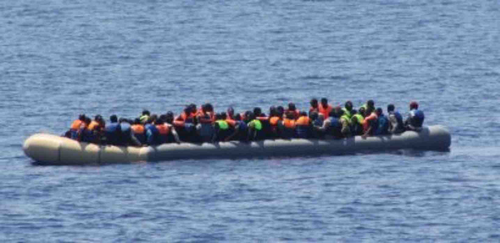 ONG Mediterranea, l'imbarcazione Alex salva 54 migranti