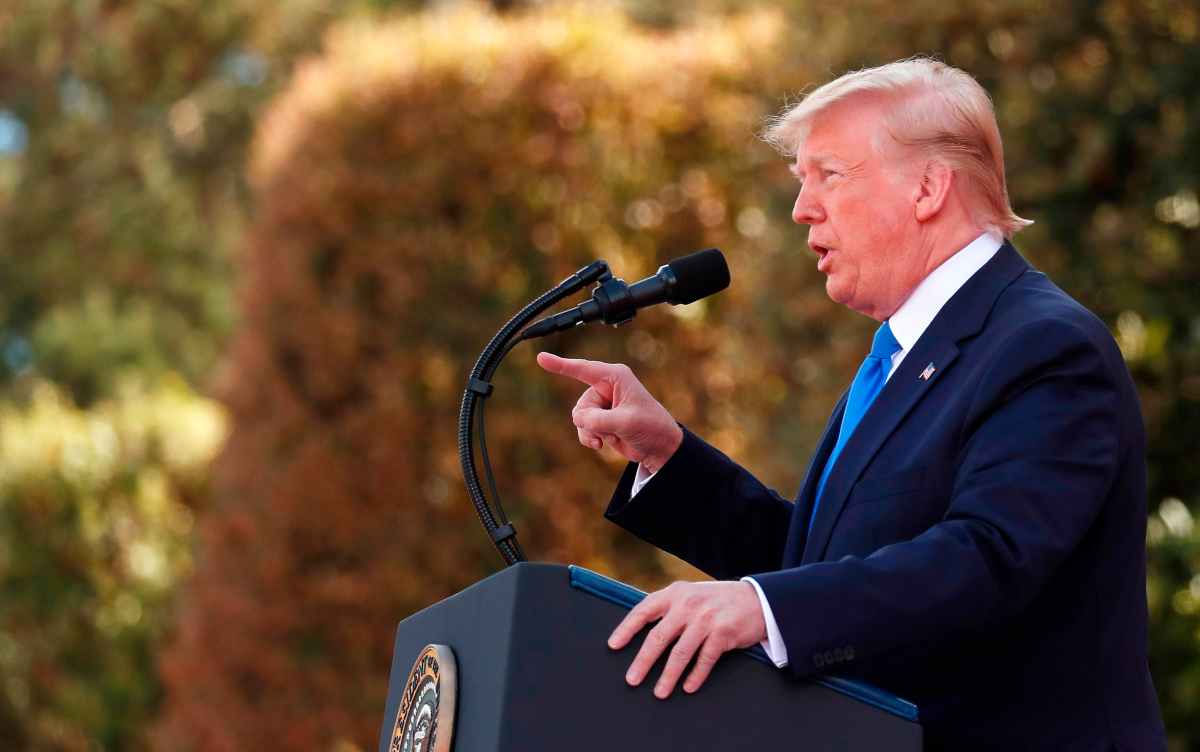 Gaffe di Donald Trump: 'La Luna fa parte di Marte' e i social impazziscono