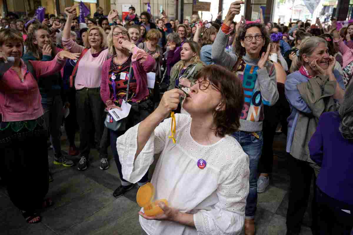 Svizzera: sciopero femminista per chiedere la parità dei salari