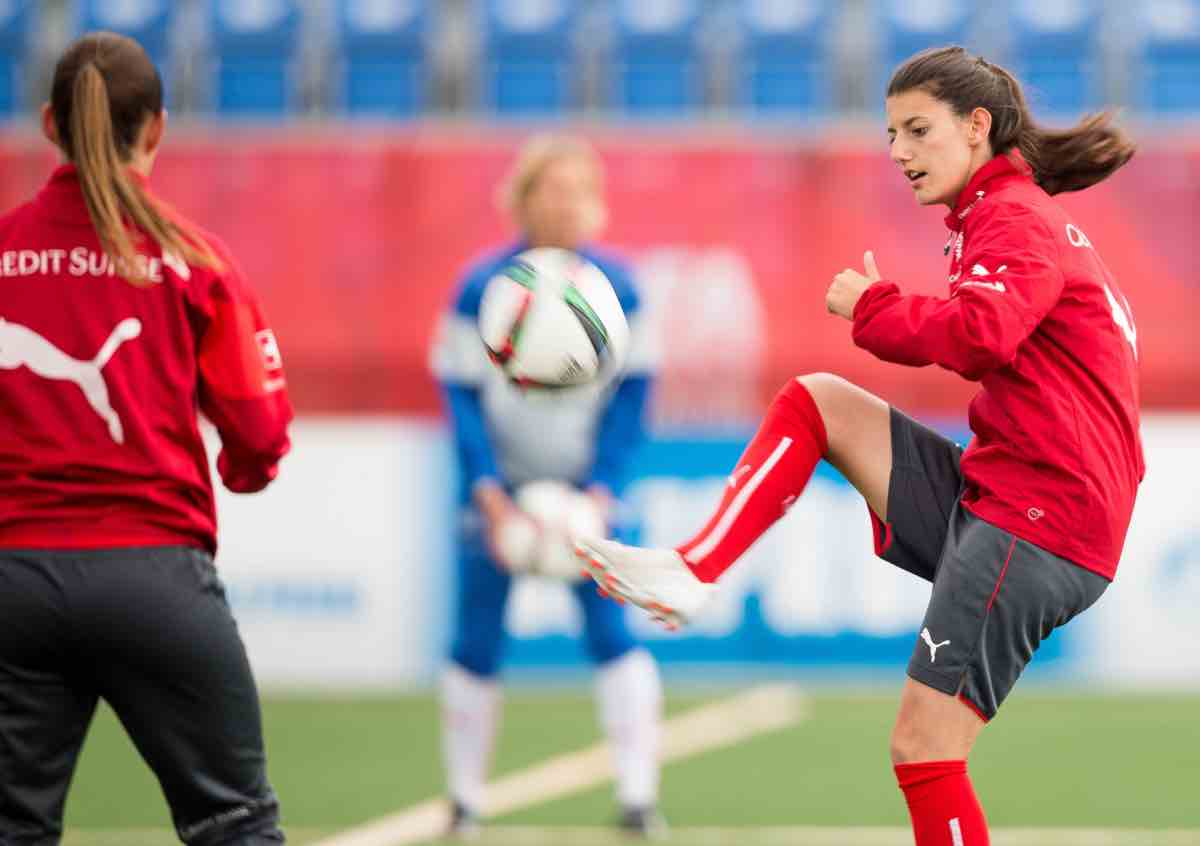 Lago di Como: si tuffa e sparisce la calciatrice svizzera Florijana Ismaili