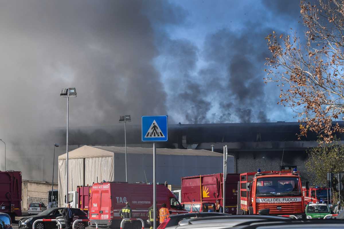 milano incendio rifiuti