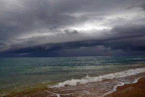 Allerta meteo in Campania: domani temporali e vento forte