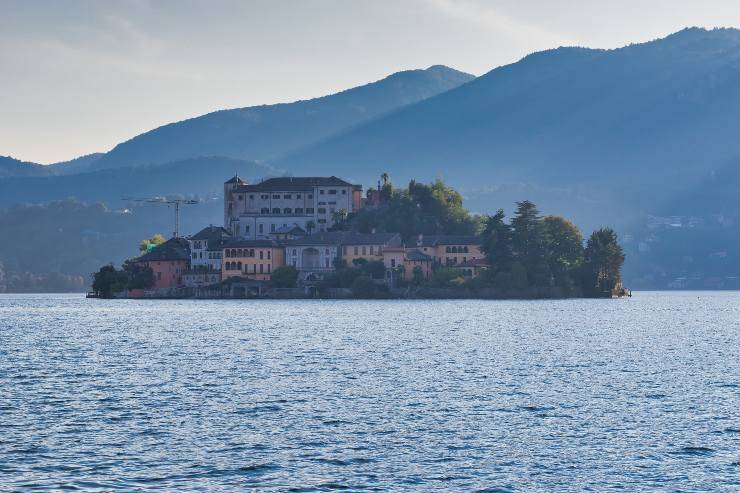 cadavere lago orta pella