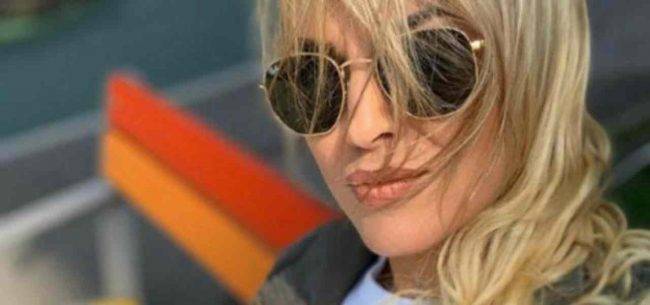 Francesca Pascale apre Instagram: il primo post è un selfie o un velato al suo compagno Silvio Berlusconi?