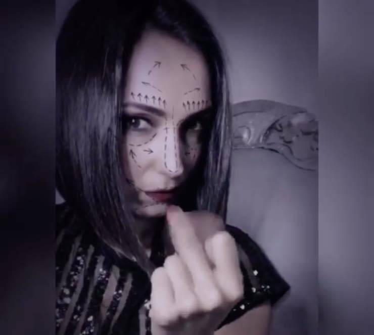 Caterina spaventa tutti: la Balivo terrorizza i suoi fan - VIDEO