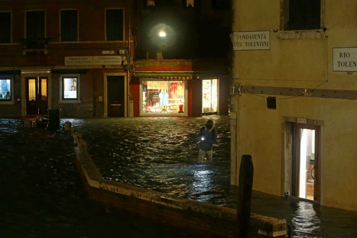 Alta marea a Venezia: 2 morti (