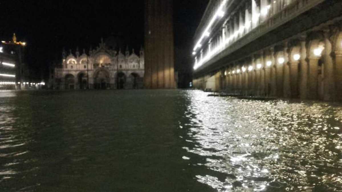 Venezia, acqua alta record