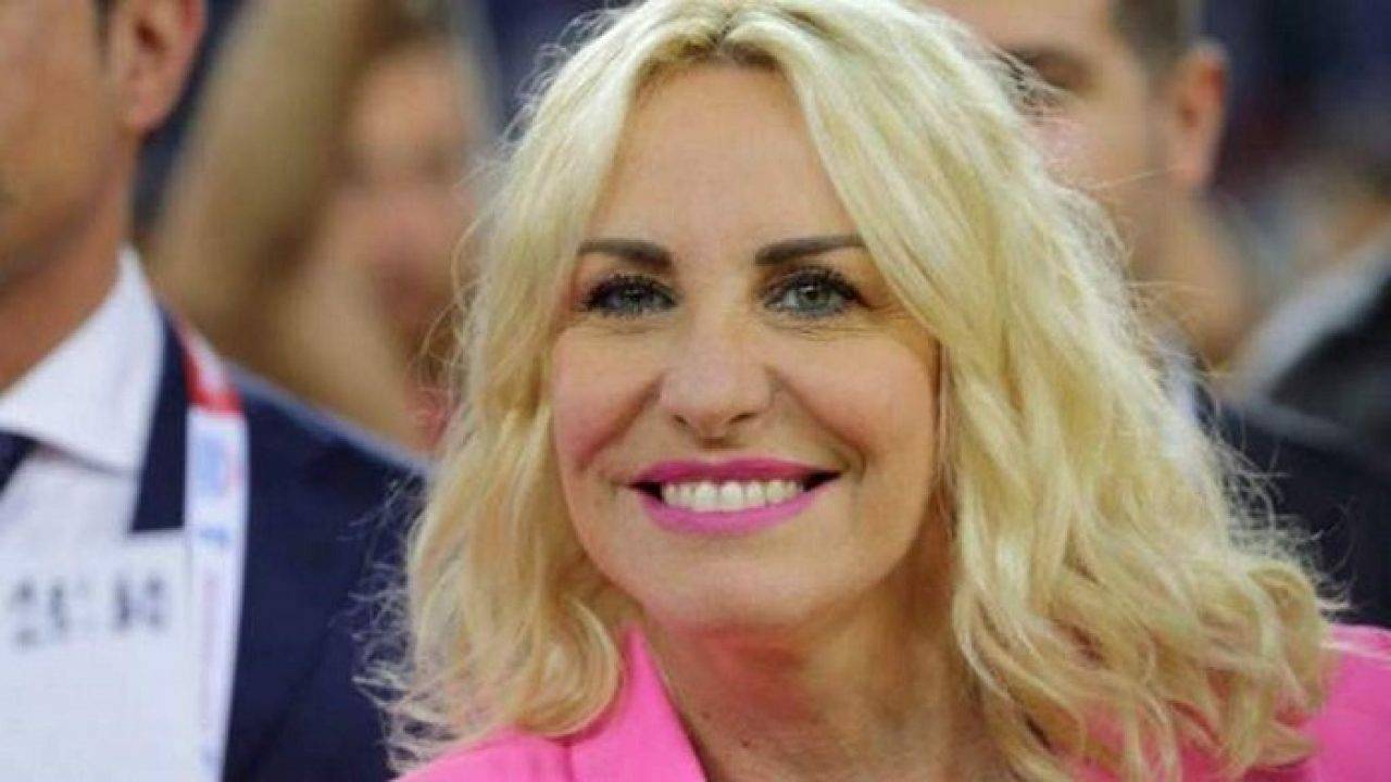 Antonella Clerici vittima di fakenews: ecco cosa è accaduto alla conduttrice