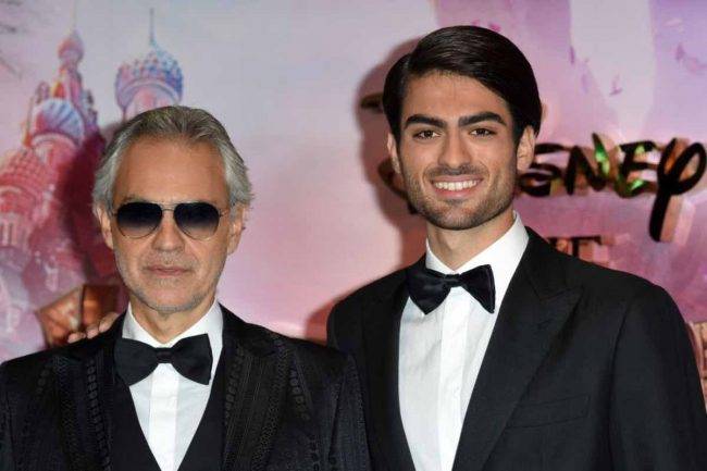 Le Iene - intervista doppia: chi è Matteo Bocelli, il figlio del tenore Andrea