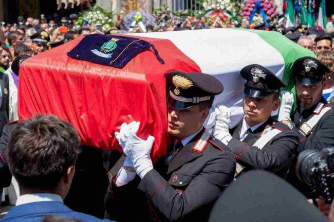 Trieste, cittadinanza onoraria ai due carabinieri uccisi ad ottobre