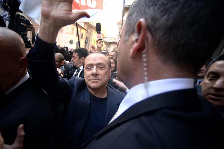 Berlusconi è caduto, ricoverato d’urgenza in ospedale