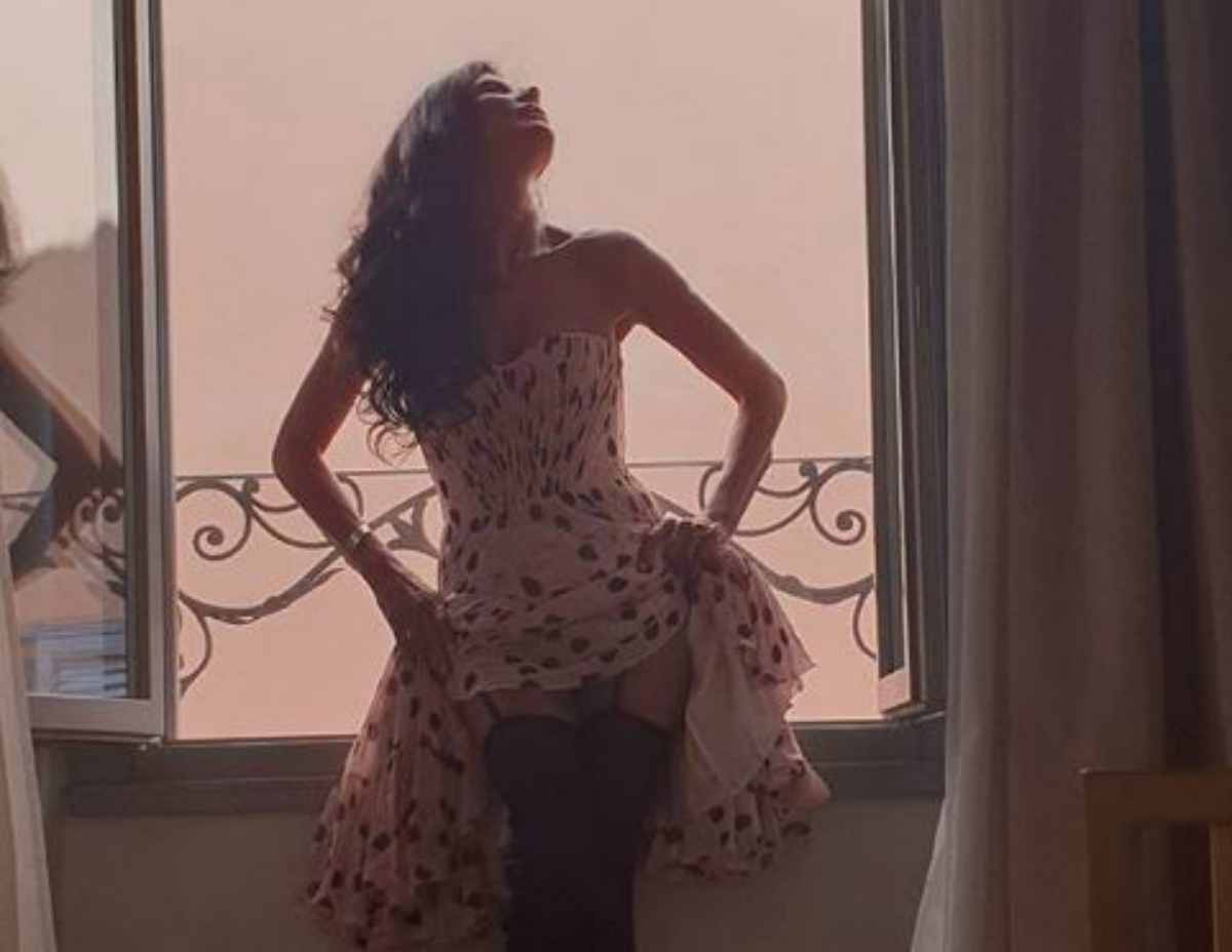 Pamela Prati, “Corazon de vacaciones” il video del singolo dedicato a Mark Caltagirone