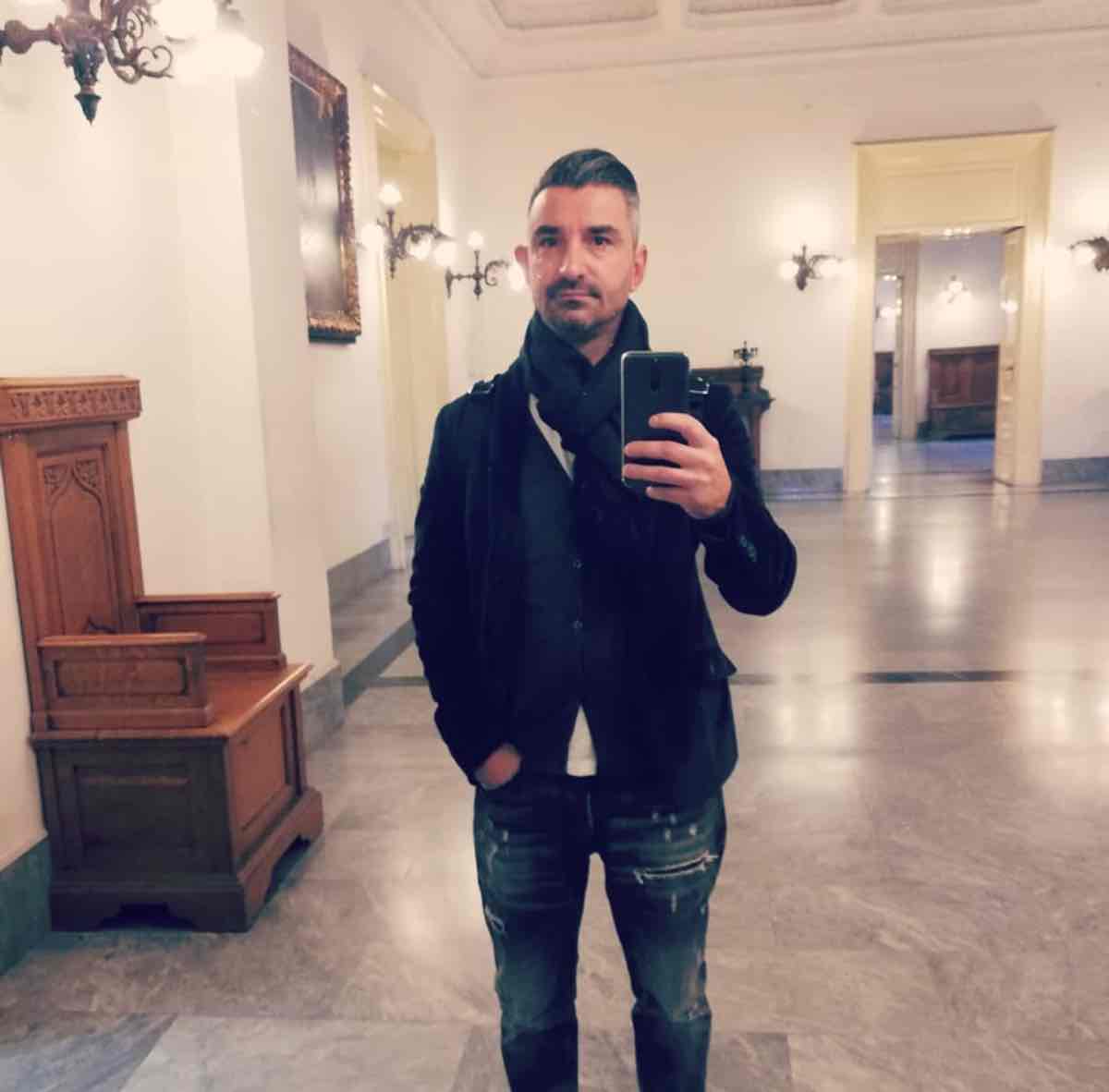 Stasera tutto è possibile, chi è Mariano Bruno: età e carriera del comico