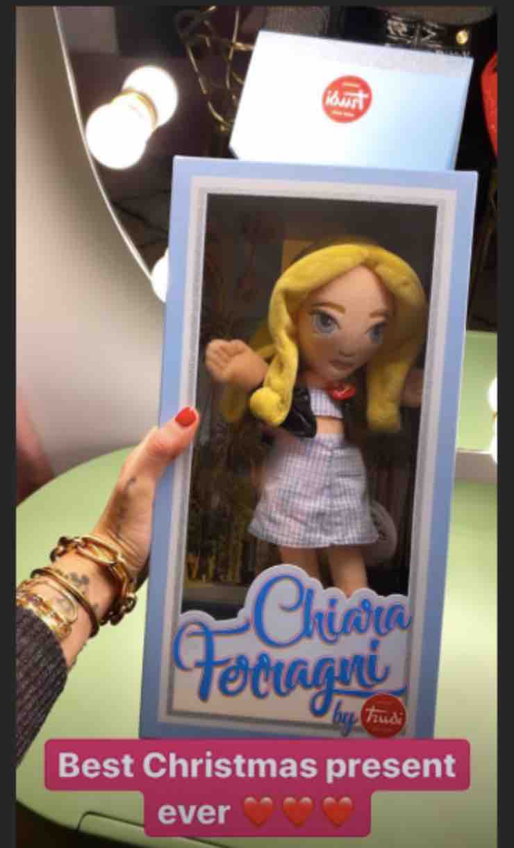Chiara Ferragni su Instagram: la bambola è il miglior regalo per Natale